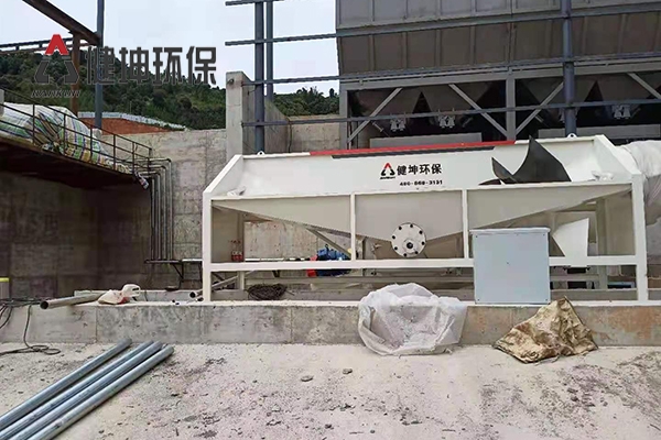 雲南西雙版納猛海晟恒：龍門洗車機JKXC-330